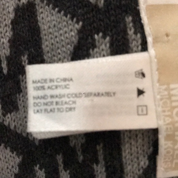 Michael Kors scarf - Picture 4 of 4